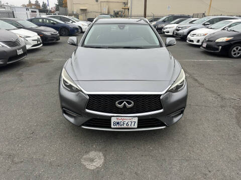 2017 Infiniti QX30 Premium