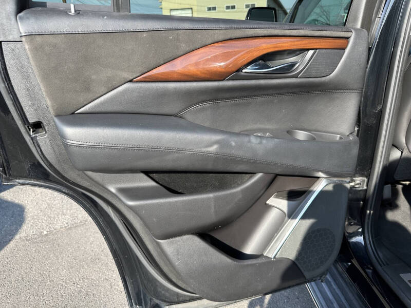 2018 Cadillac Escalade Standard