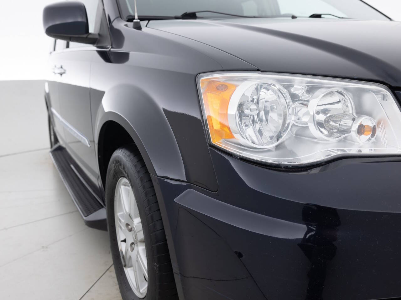 Used Car 2011 Chrysler Town And Country  Touring 4dr Mini Van For Sale Under $10,000 In Coal City, Illinois