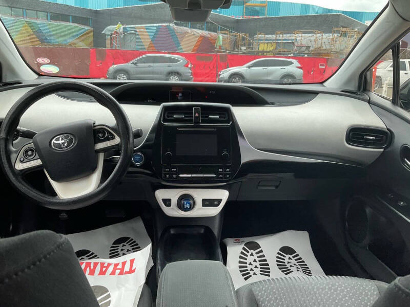 2017 Toyota Prius Three Touring