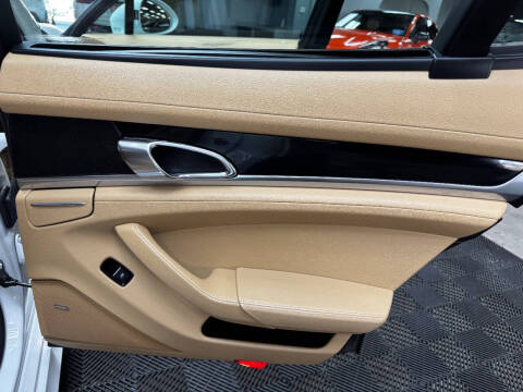 2015 Porsche Panamera 4