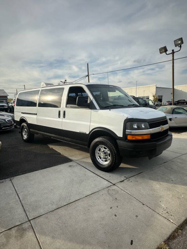 Chevrolet Express Cargo's photo