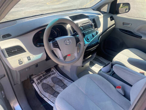 2011 Toyota Sienna LE 8-Passenger