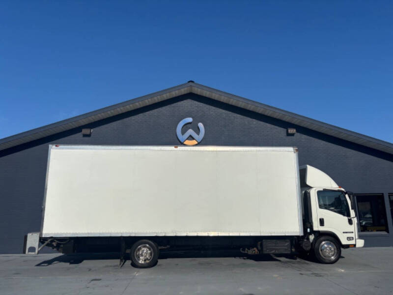 2015 Isuzu NRR's photo