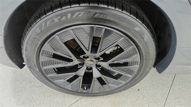 2024 Audi Q8 e-tron quattro Prestige