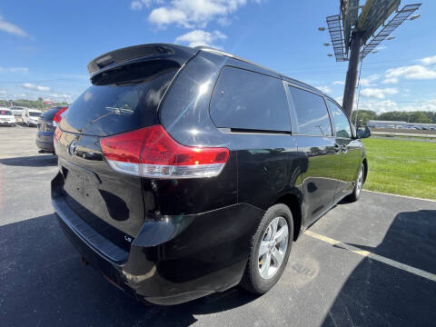 2013 Toyota Sienna LE 8-Passenger