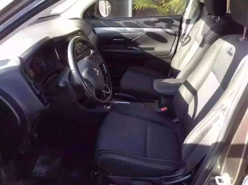 2016 Mitsubishi Outlander ES