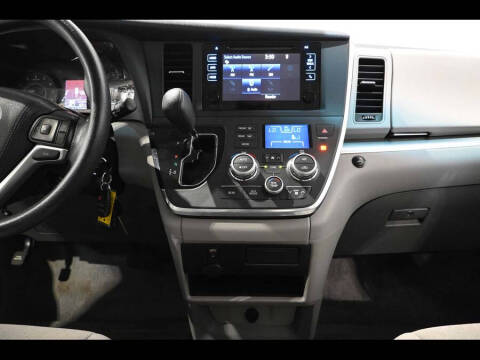 2016 Toyota Sienna LE Mobility 7-Passenger