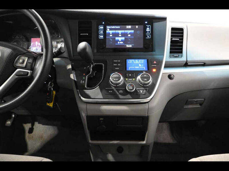2016 Toyota Sienna LE Mobility 7-Passenger