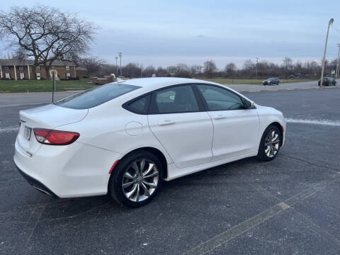 2016 Chrysler 200 S