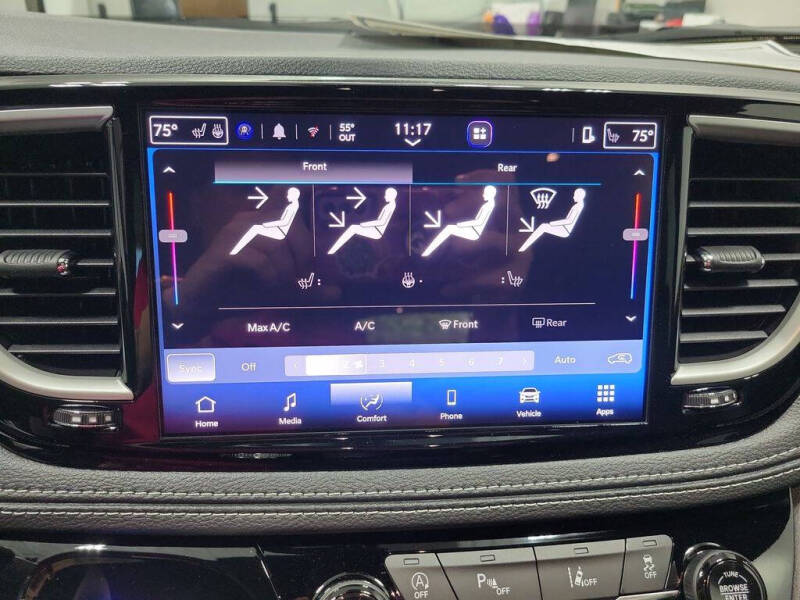 2027 Chrysler Pacifica Select