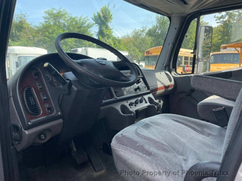 2010 Freightliner M2 106
