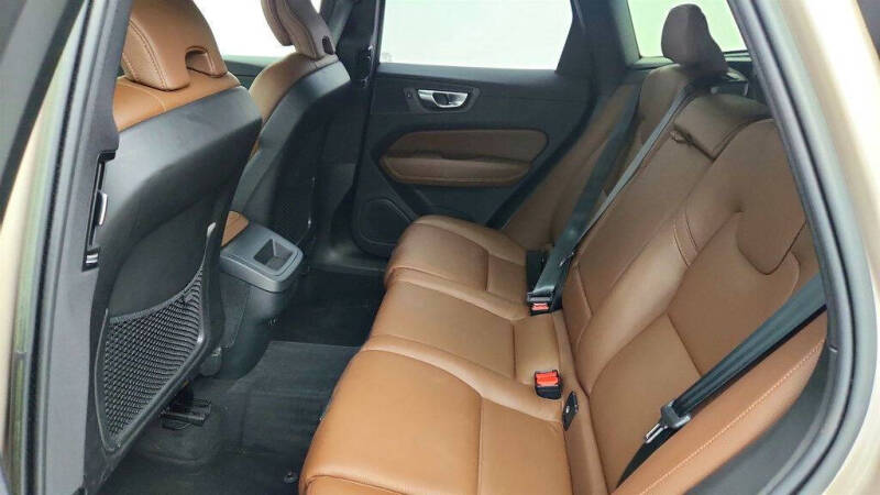 2023 Volvo XC60 B5 Plus Dark Theme