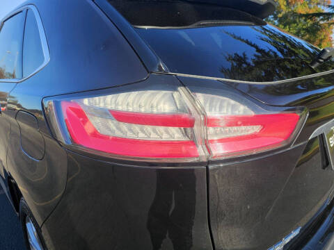 2020 Ford Edge Titanium