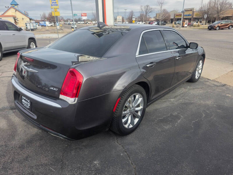 2017 Chrysler 300 Limited