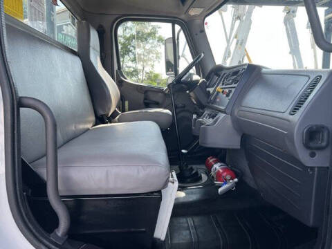 2017 Freightliner M2 106