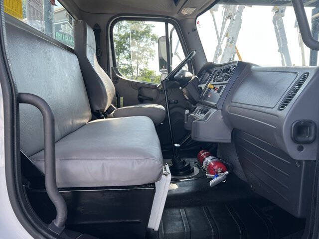 2017 Freightliner M2 106