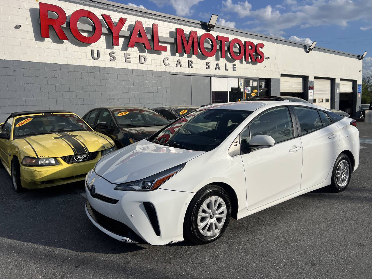 White 2021 Toyota Prius LE LE 4dr Hatchback 1