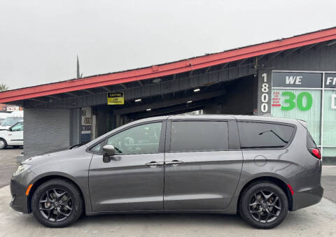 2020 Chrysler Pacifica Touring