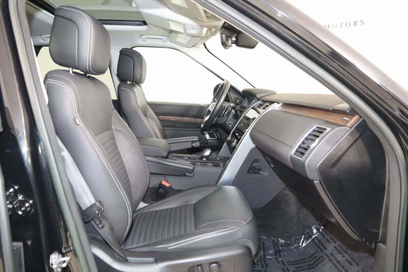 2023 Land Rover Discovery P300 S