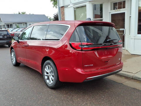 2027 Chrysler Pacifica Select