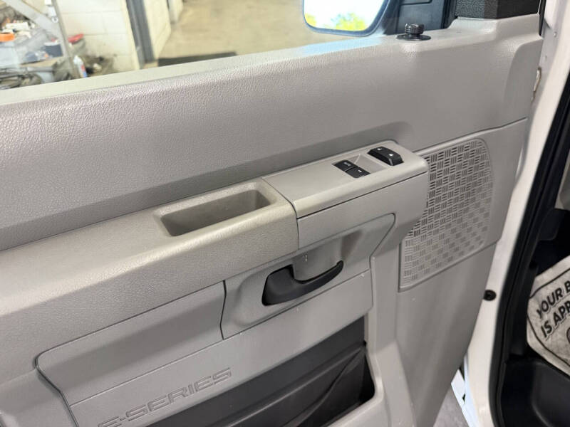 2011 Ford E-Series E-350 SD