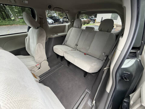 2011 Toyota Sienna LE 8-Passenger