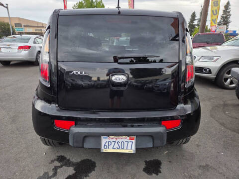 2011 Kia Soul +