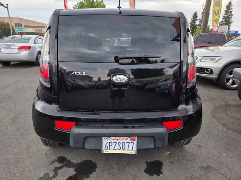 2011 Kia Soul +
