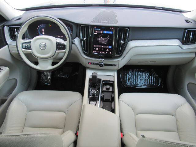 2023 Volvo XC60 B5 Plus Bright Theme