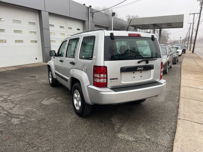 2012 Jeep Liberty null photo 11