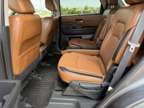 2023 Nissan Pathfinder Platinum