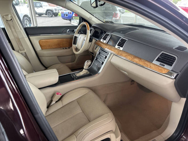 2011 Lincoln MKS