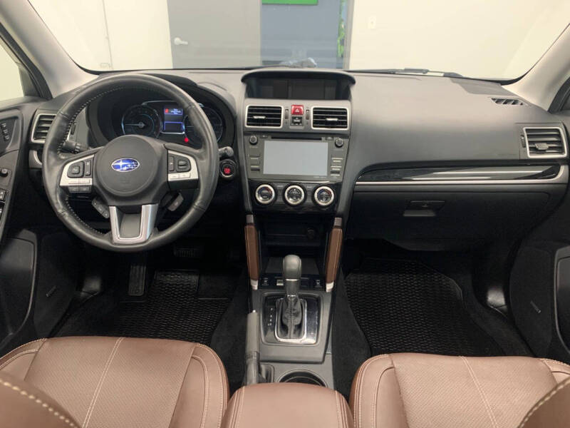 2018 Subaru Forester Touring photo 17