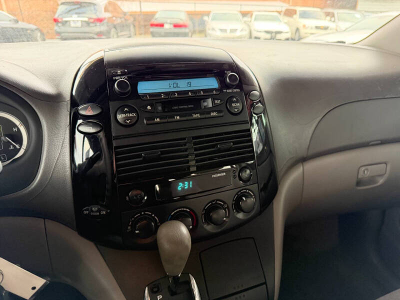 2005 Toyota Sienna LE 8 Passenger