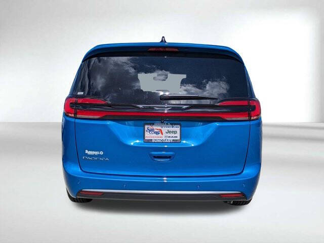 2027 Chrysler Pacifica Select