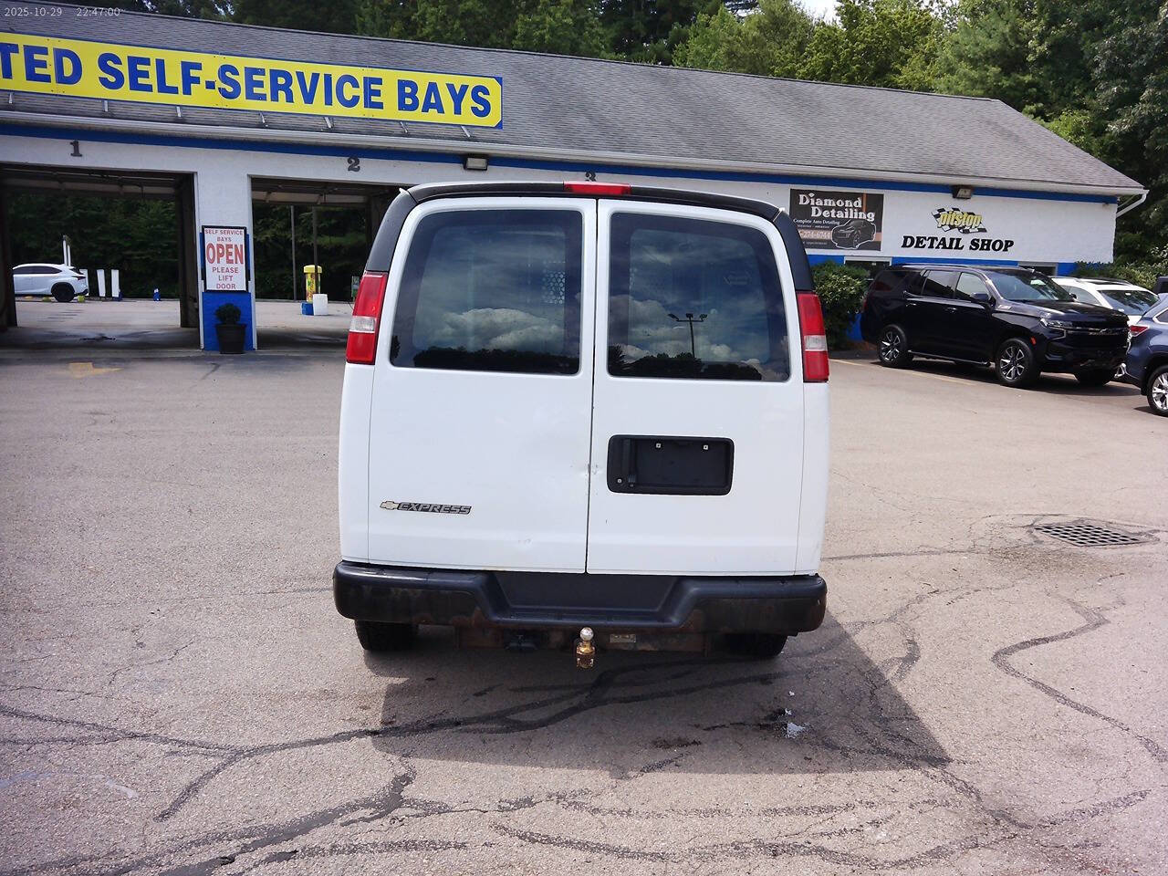 View vehicle photo 4