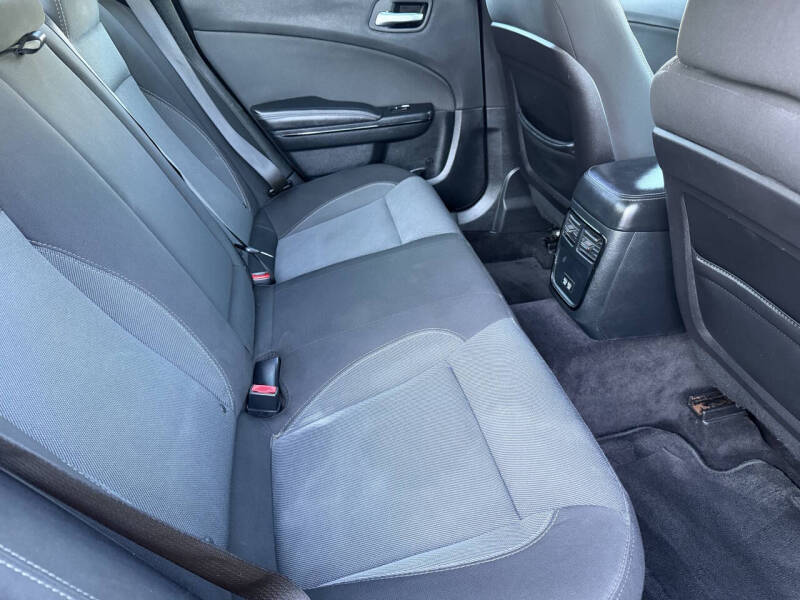 2017 Dodge Charger SE