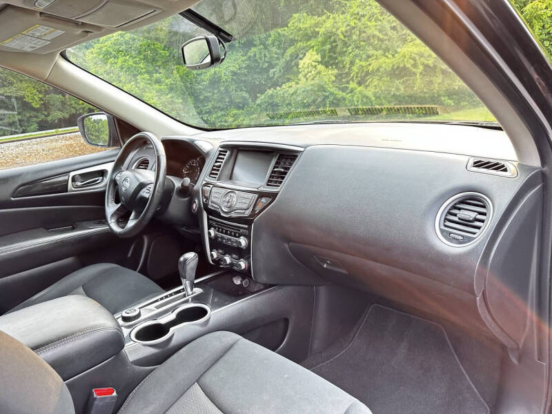 2018 Nissan Pathfinder SV