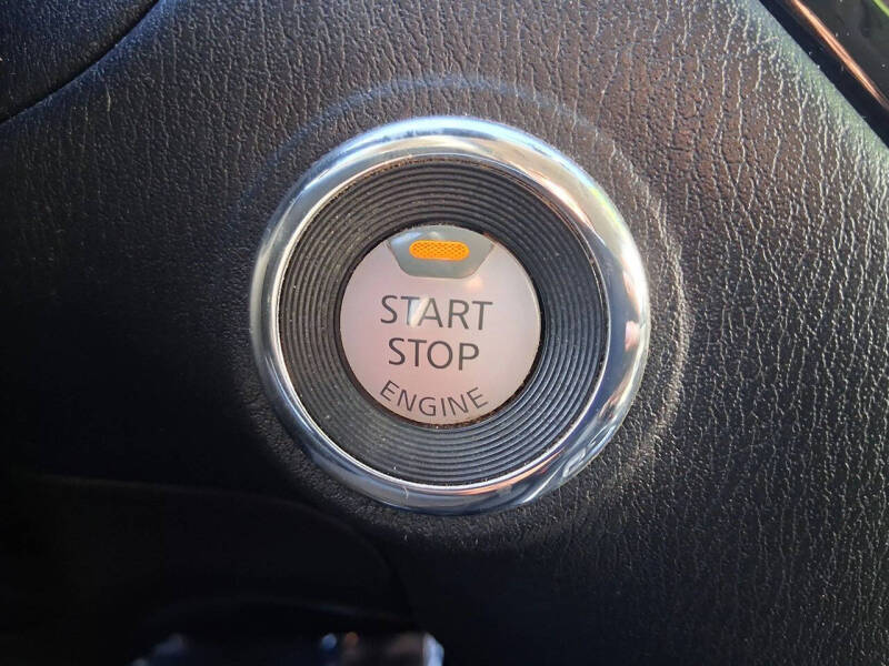 2017 Nissan Pathfinder SV