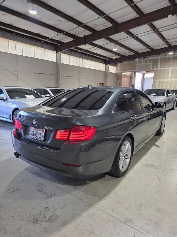 2011 BMW 5 Series 528i