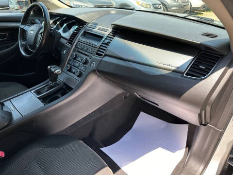 2010 Ford Taurus SEL