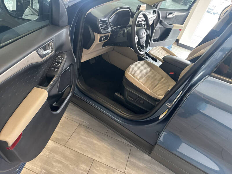 2020 Ford Escape SE