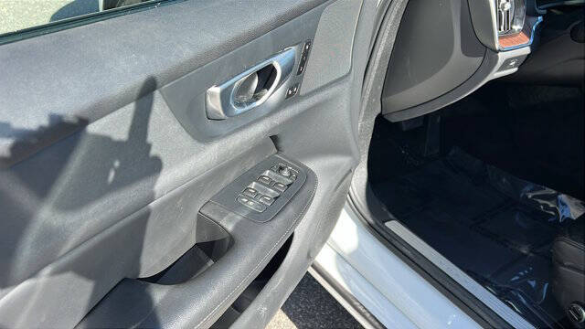 2024 Volvo S60 B5 Plus Dark Theme