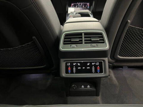 2022 Audi e-tron quattro Premium