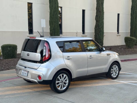 2017 Kia Soul +