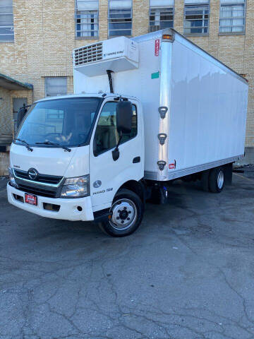2015 Hino 195