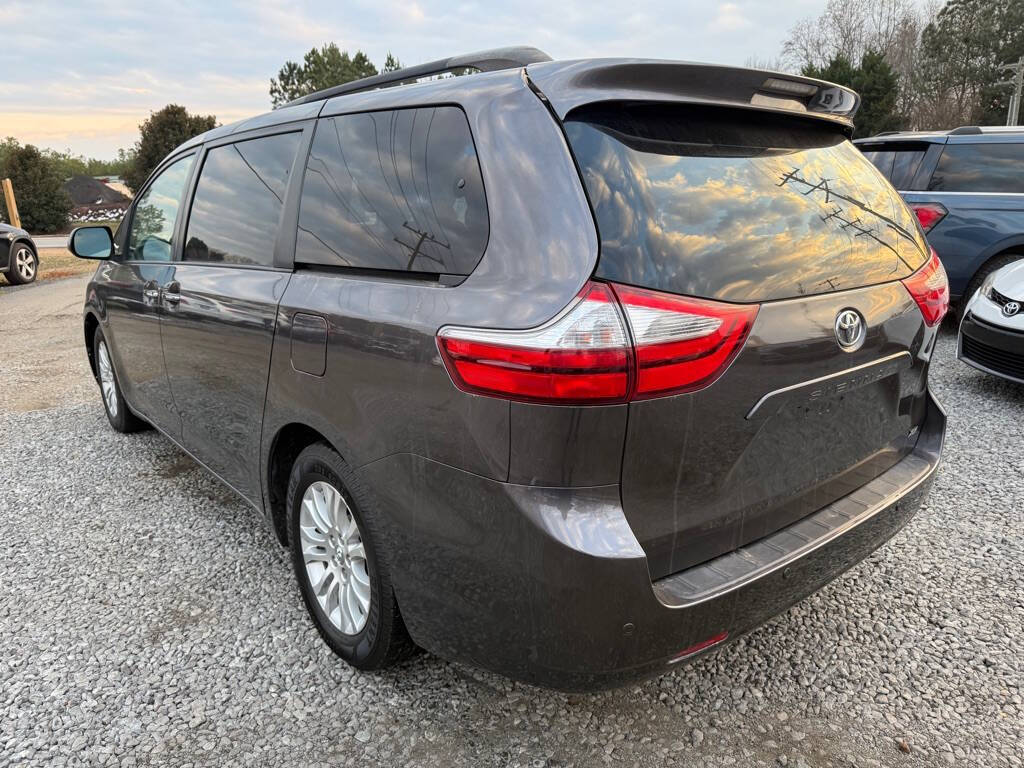 Dk. Gray 2017 Toyota Sienna XLE 7-Passenger Auto Access Seat XLE 7-Passenger Auto Access Seat 4dr Mini-Van 2