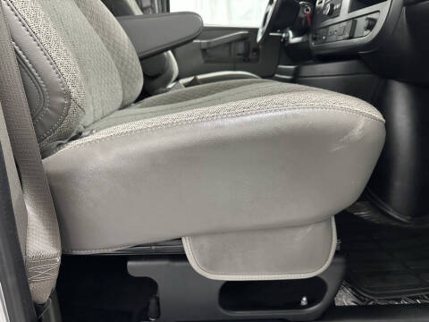 2025 Chevrolet Express LT 3500