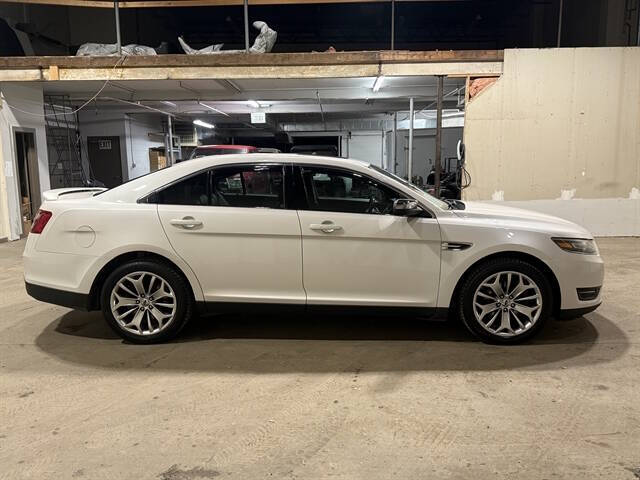 2019 Ford Taurus Limited